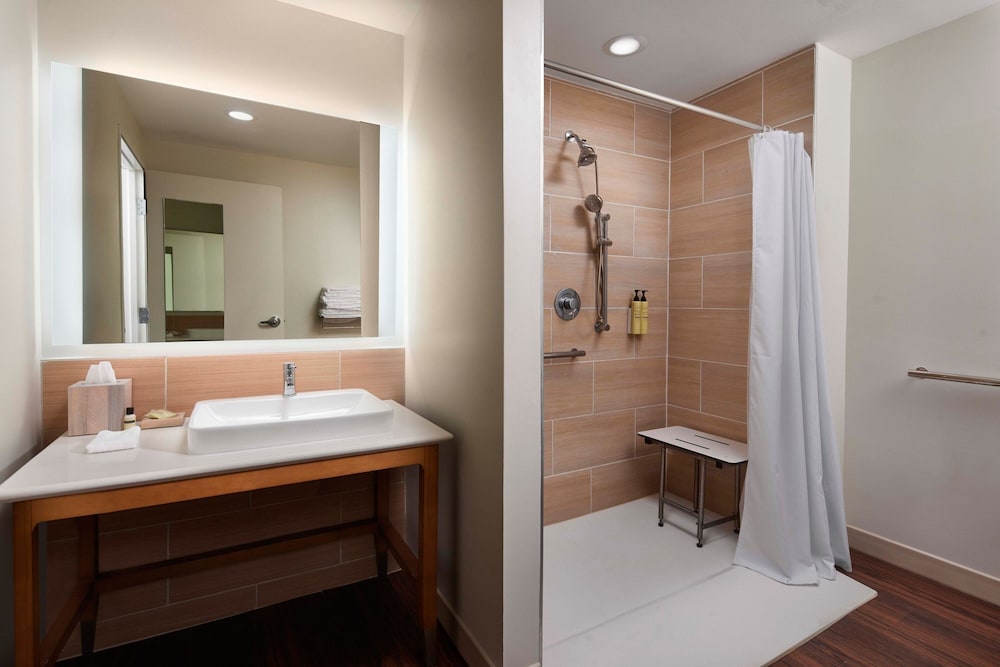Suite, 1 Bedroom - Photo 5
