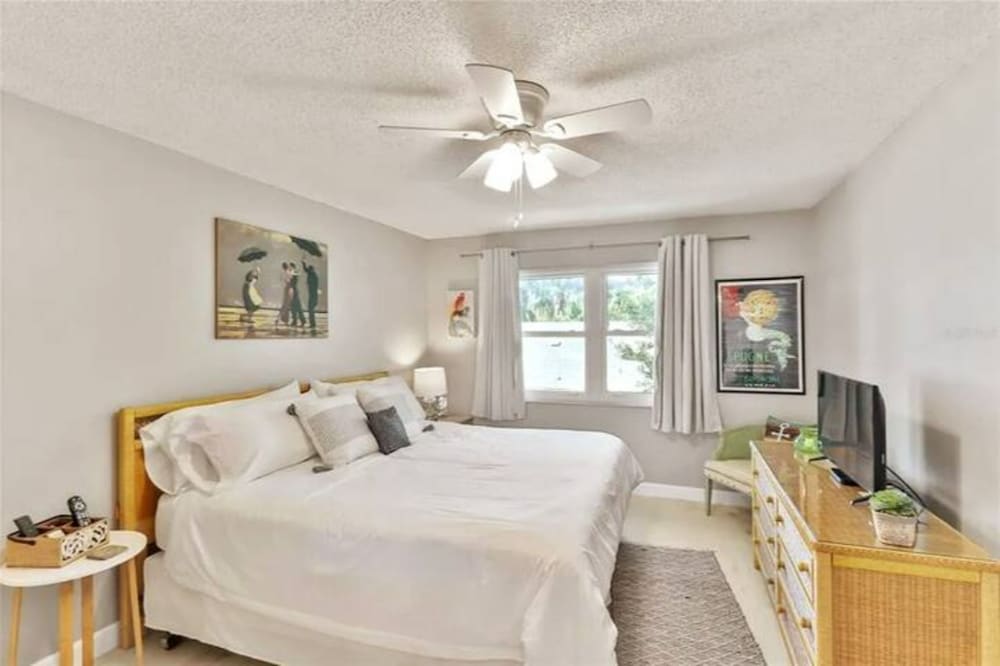 Deluxe Condo photo 1