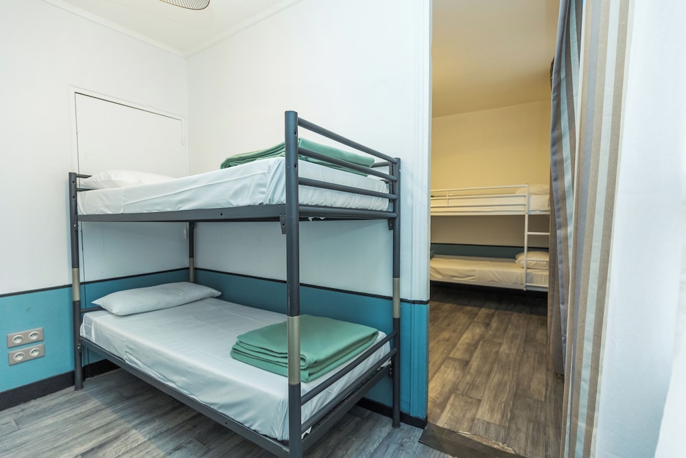 Bed in 8-Bed Dormitory Room photo 1
