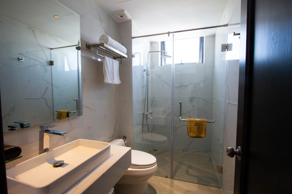 Deluxe King Room, City View photo 2