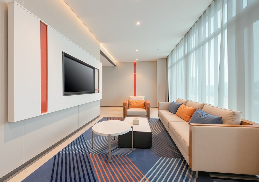 1 Bedroom Suite Stocked Minibar Included