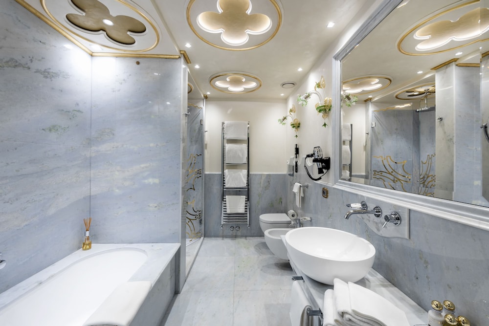 Junior Suite with partial city or courtyard view