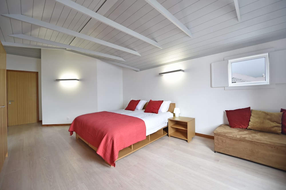 Superior Twin Room, 3 Twin Beds, Private Bathroom, Sea View (Tern) photo 2