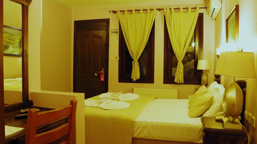 Comfort Triple Room, 1 Bedroom, Courtyard View photo 3