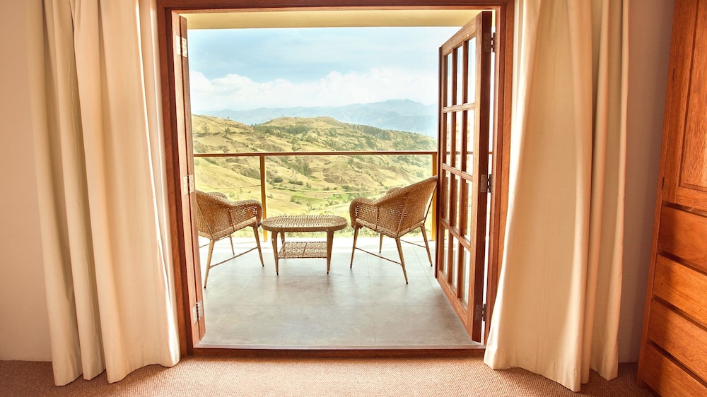 Deluxe Double Room, 1 King Bed, Mountainside photo 3
