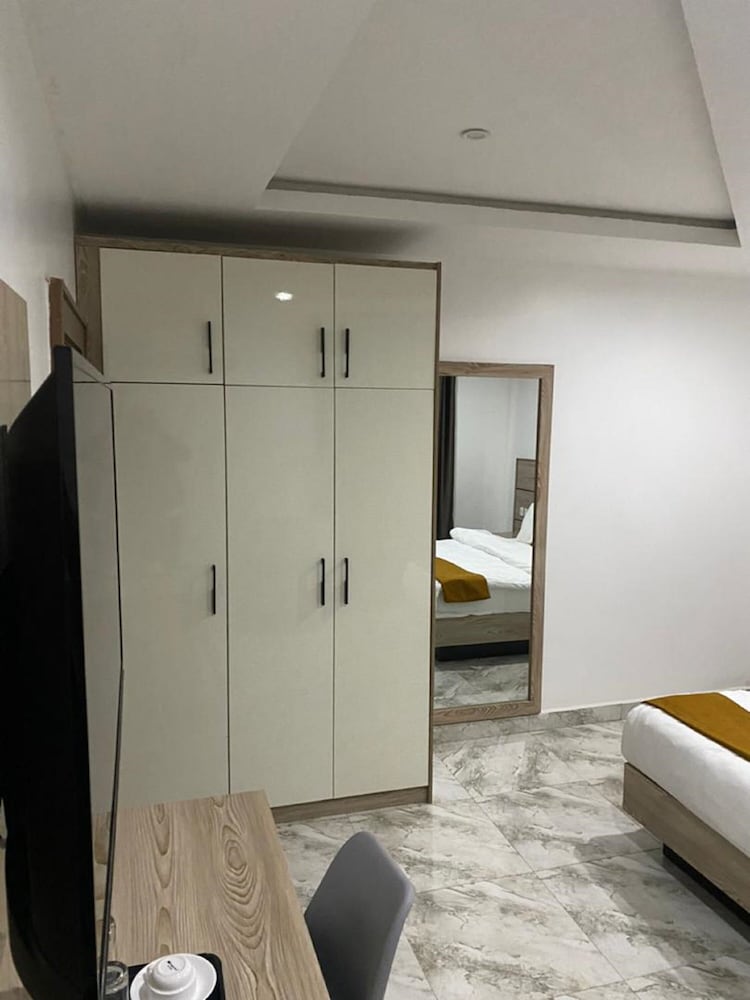 Business Suite - Photo 10