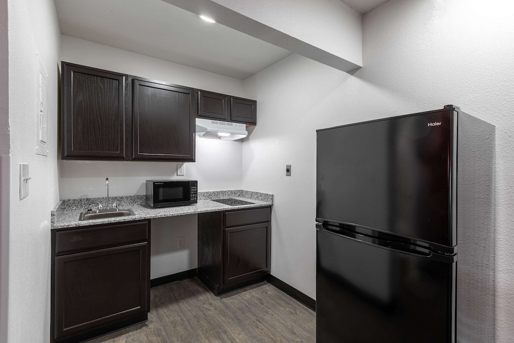 Deluxe Room, 2 Queen Bed, Non-Smoking, Kitchenette photo 3