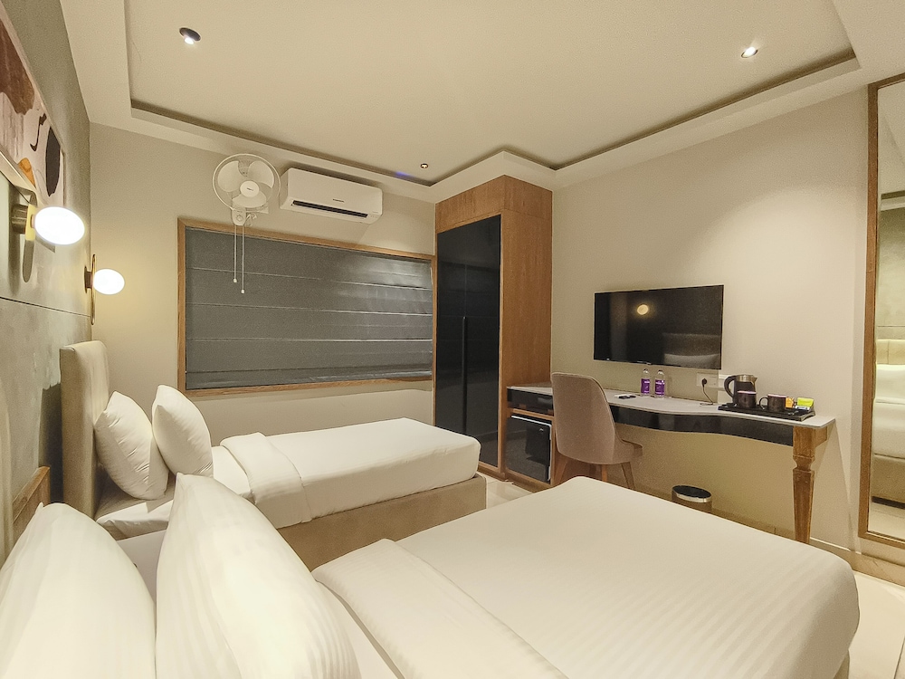 Standard Twin Room - Photo 1