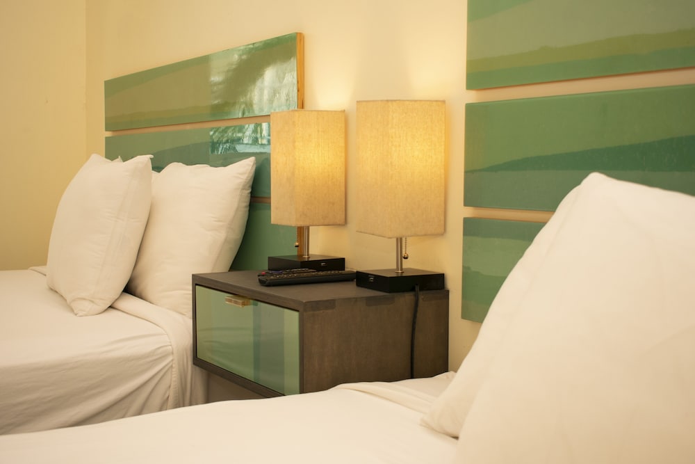 Upper Level 2 Queen Beds photo 2