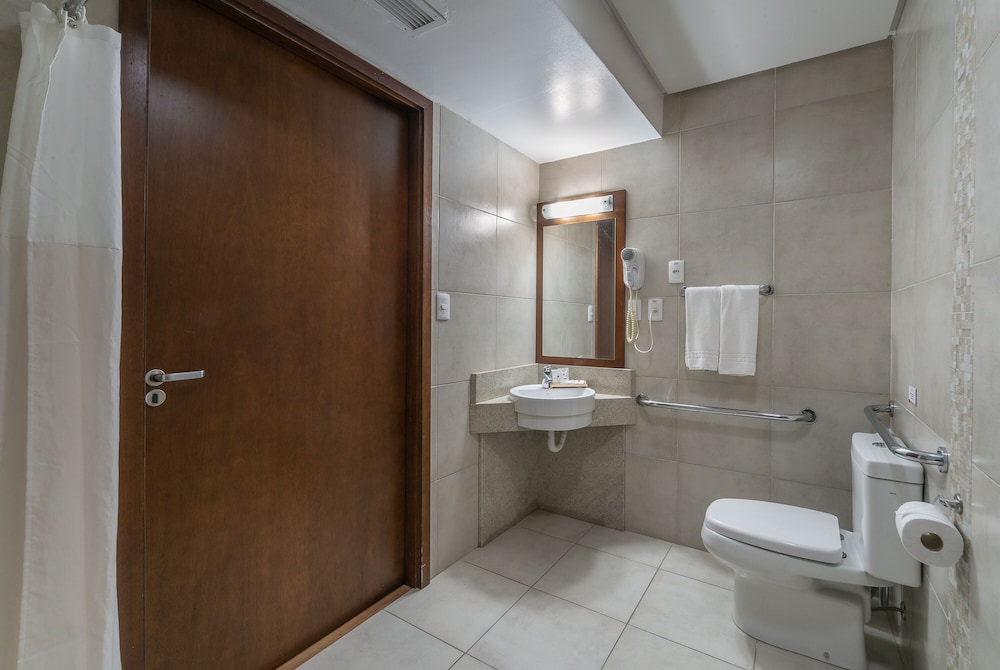 Deluxe Double or Twin Room, Accessible thumbnail 6