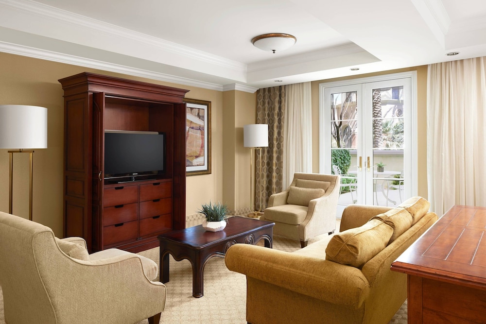 Suite, 1 Bedroom - Photo 7