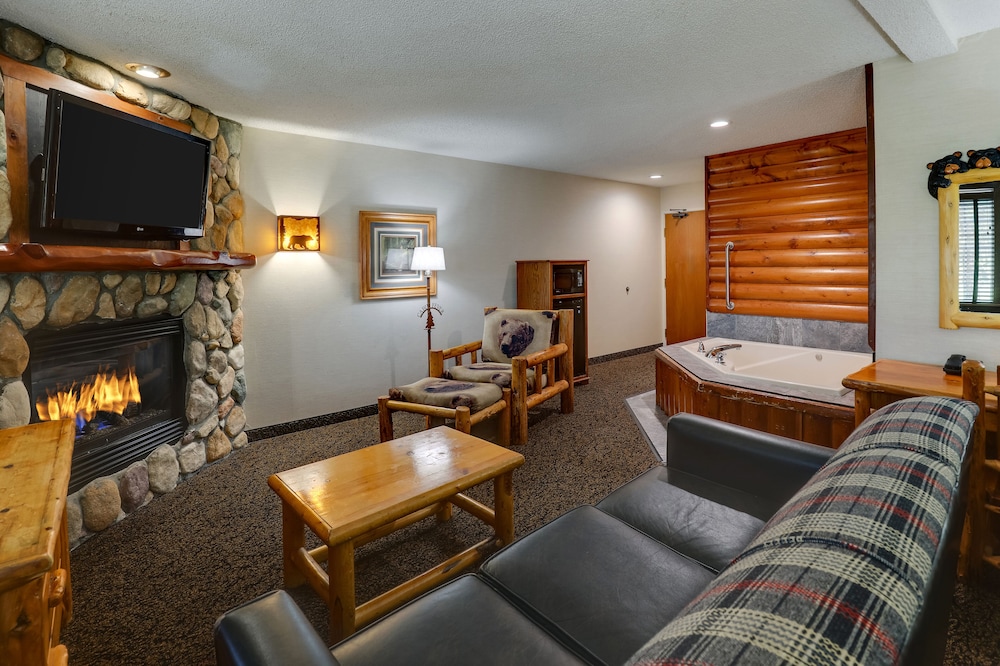 Theme Suite with Whirlpool - Photo 2
