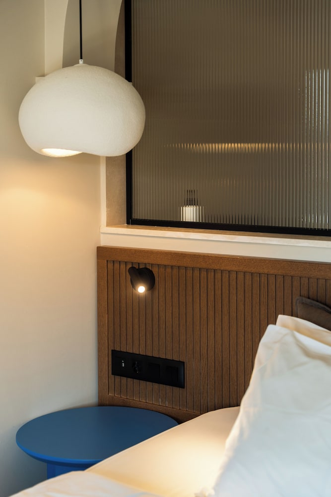 Deluxe Suite with Panoramic Sea View - Photo 9