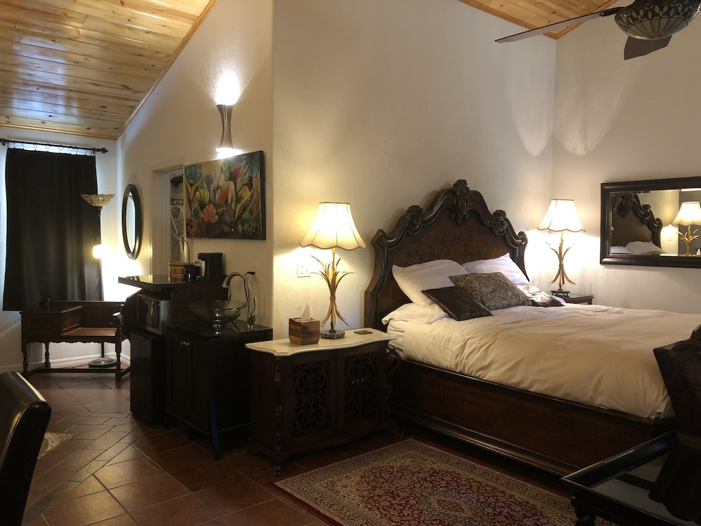 Carriage House West photo 1