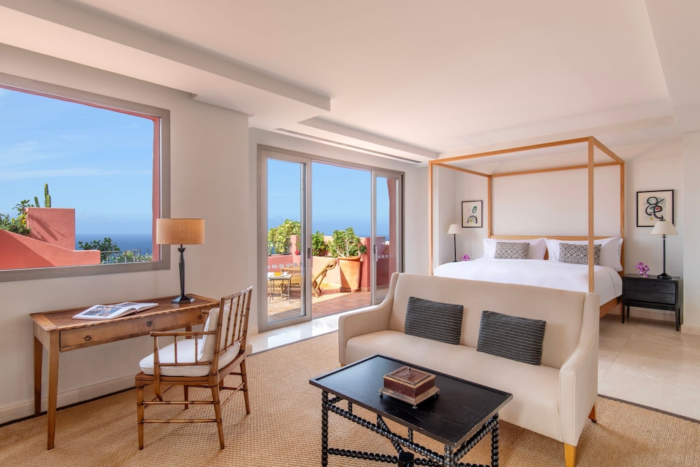 Suite, 2 Bedrooms, Balcony (Ritz Carlton Suite)