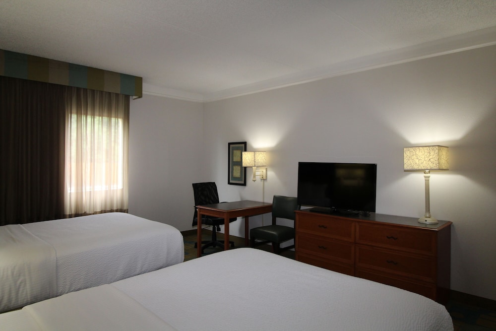 Room, 2 Double Beds, Non Smoking - Photo 2