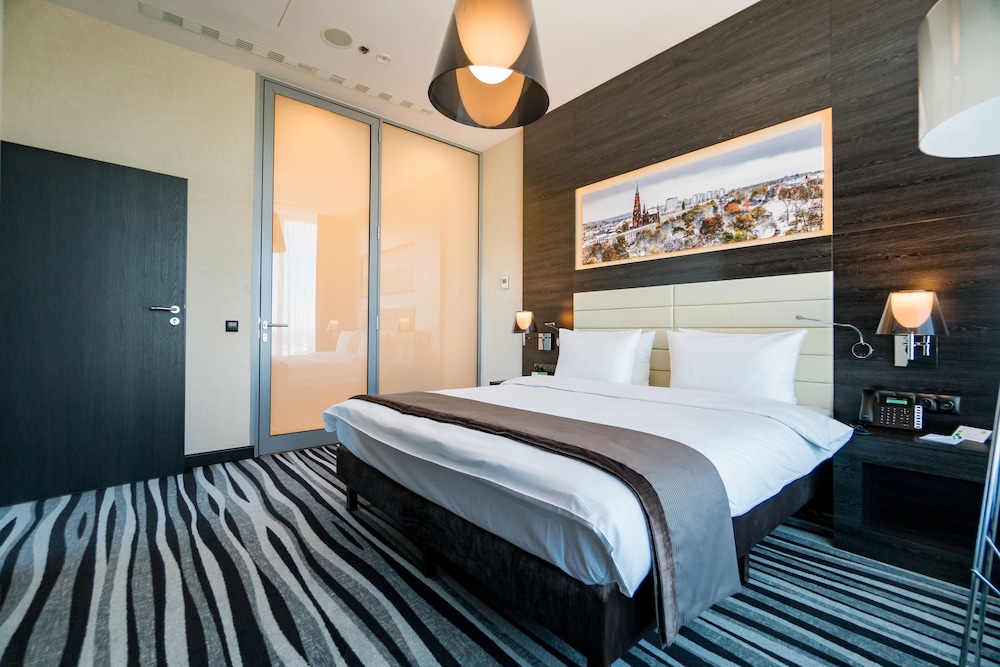 Suite, 1 King Bed, Balcony, City View photo 1