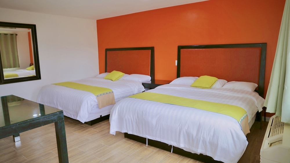 remodeled 3 king beds, suites photo 3