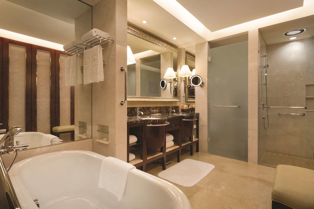 Valley Wing Deluxe Grand King (Exclude the Valley Wing Lounge privileges) - Photo 4