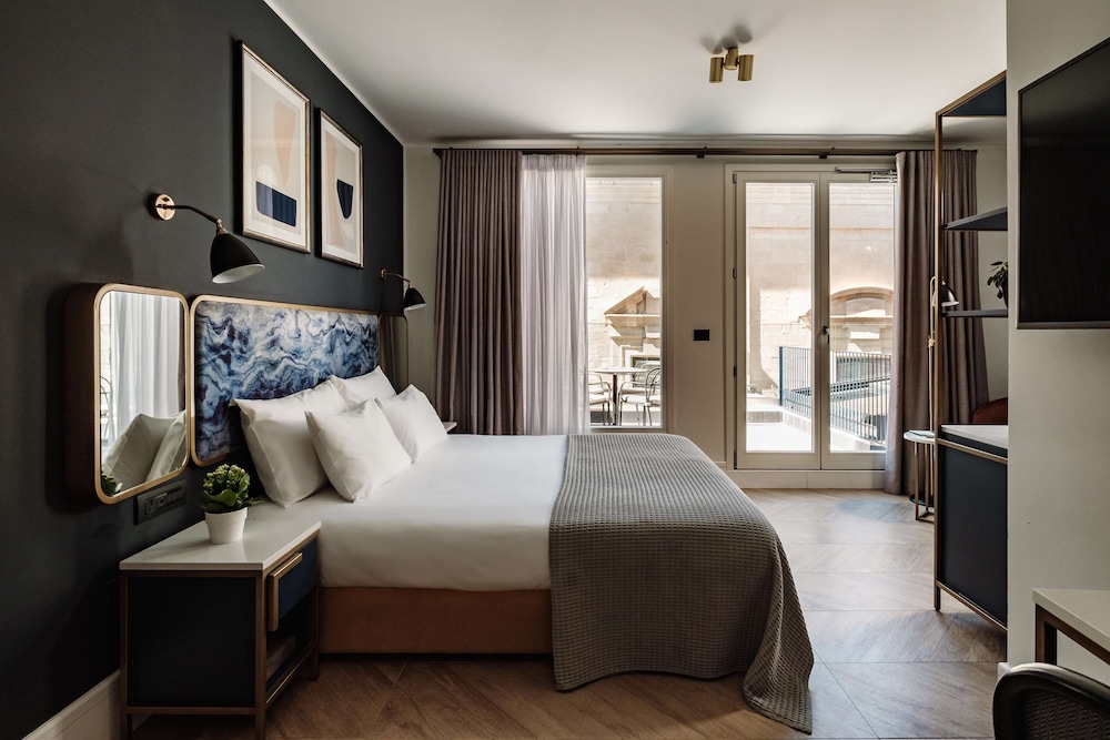 Deluxe Suite, 1 Bedroom, Terrace, City View