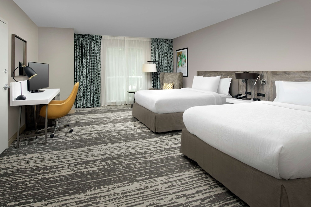 Room, 2 Queen Beds, Pool View - Photo 4