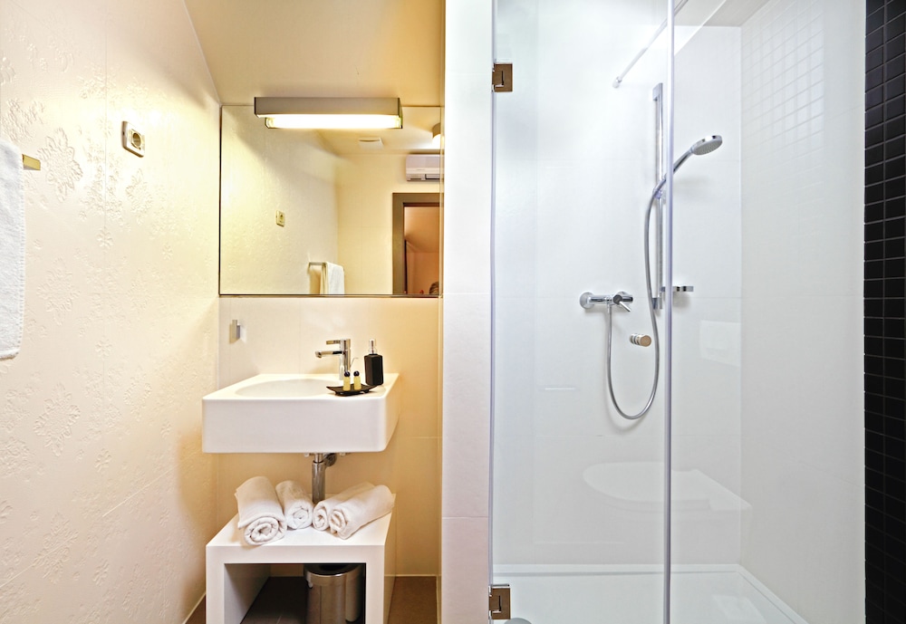 Basic Double Room photo 2