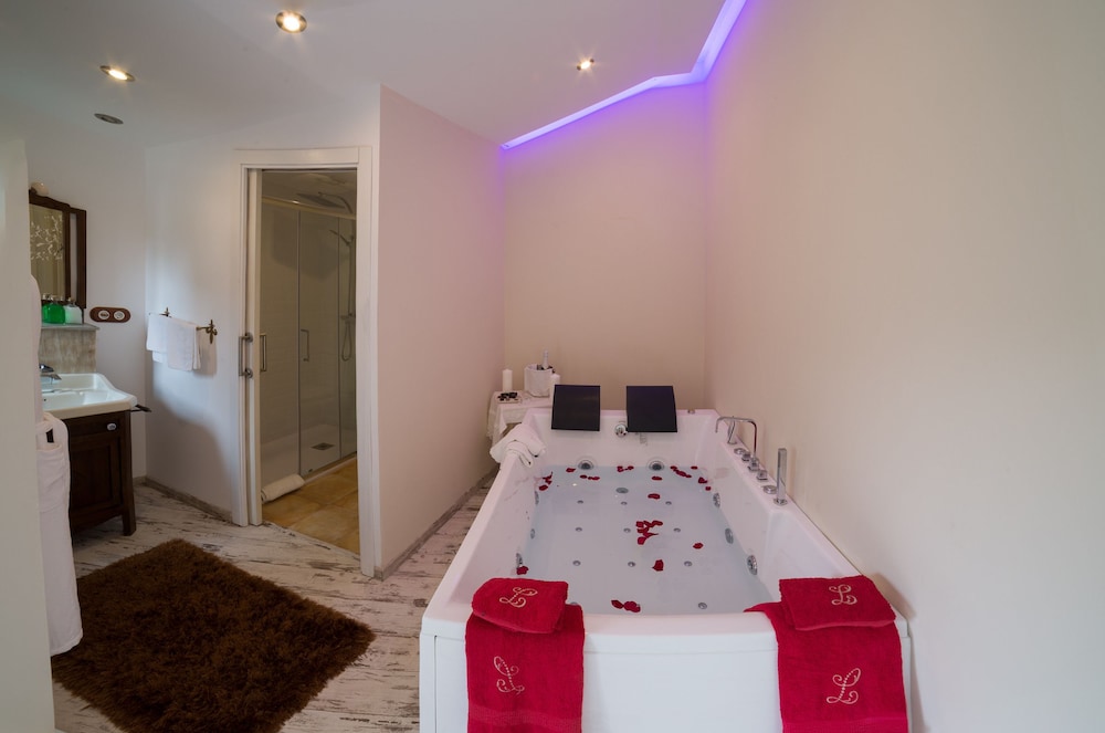 Deluxe Studio Suite, 1 Bedroom, Jetted Tub photo 3