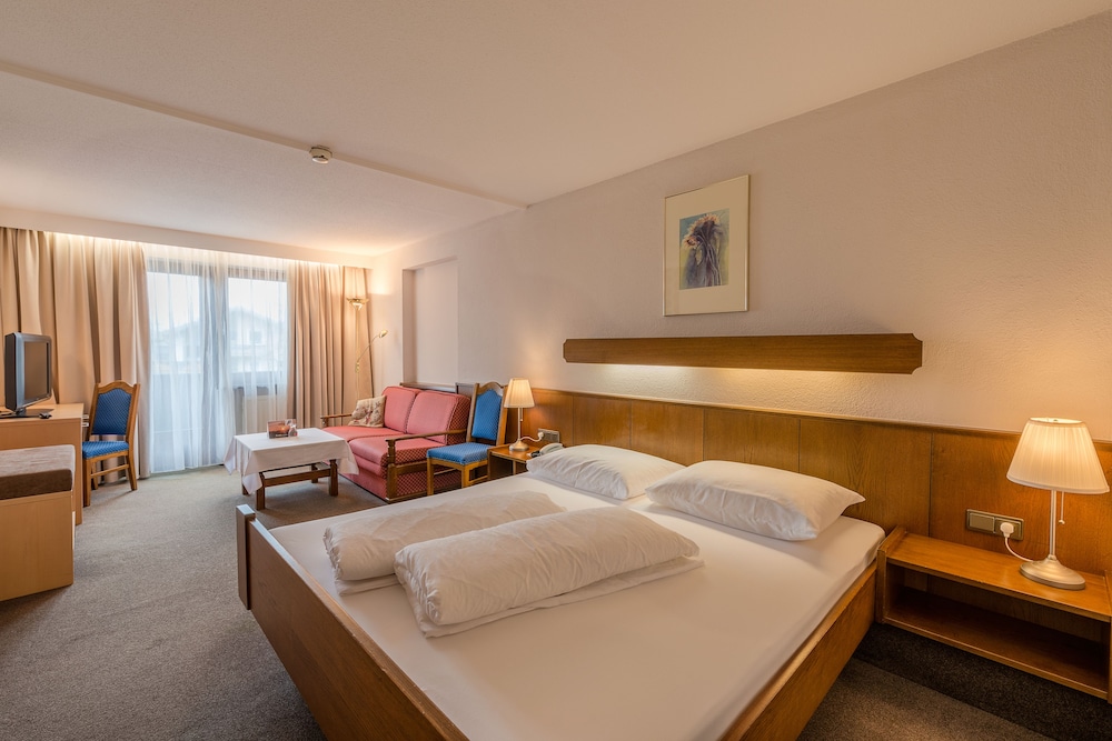 Basic Double Room, 1 Queen Bed, Non Smoking photo 3
