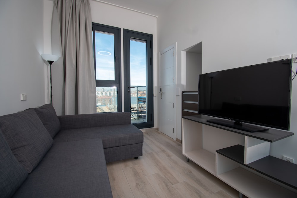 Deluxe Duplex - Photo 4