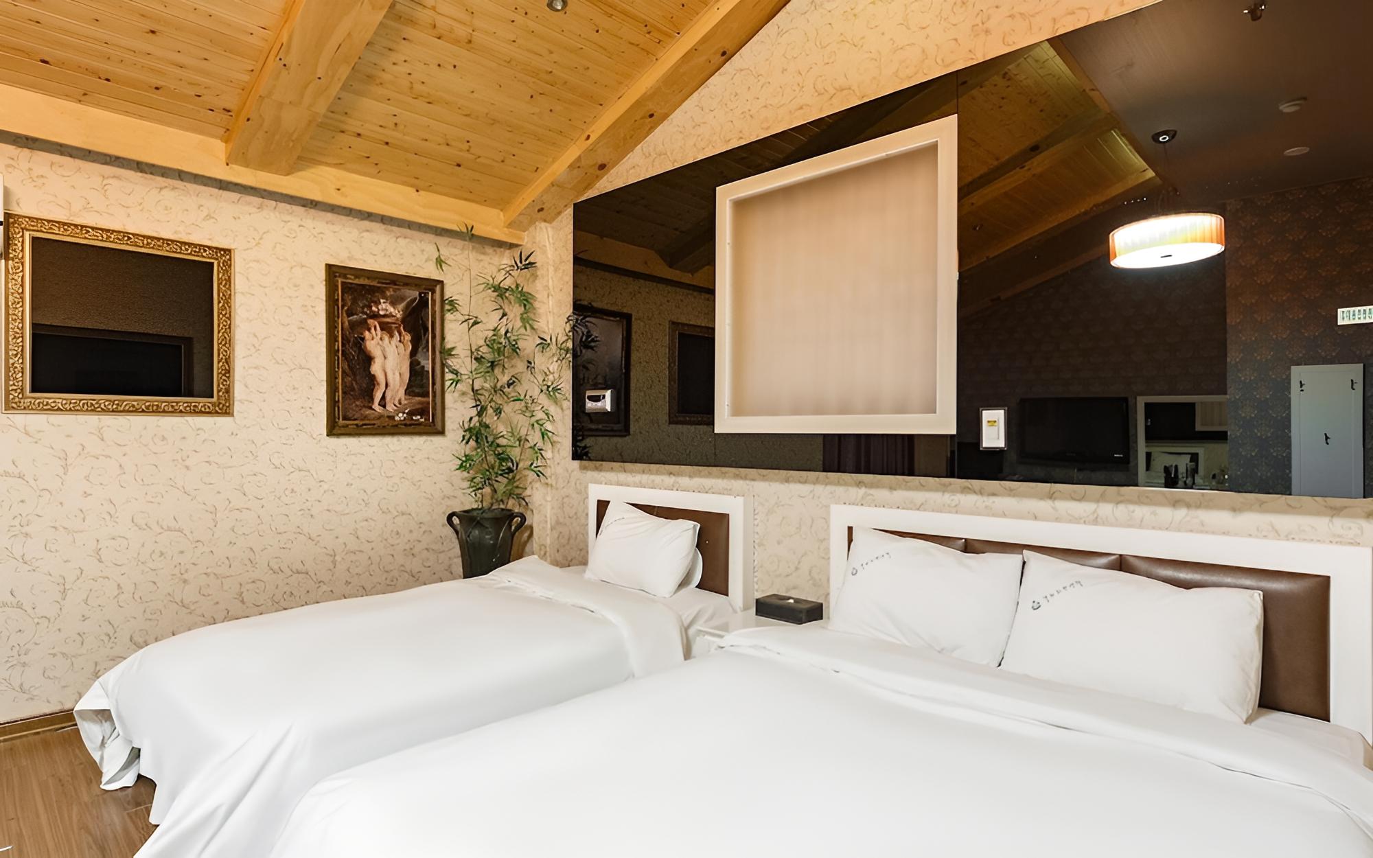 Room (Business Twin (Double+Single/Room for) - Photo 1