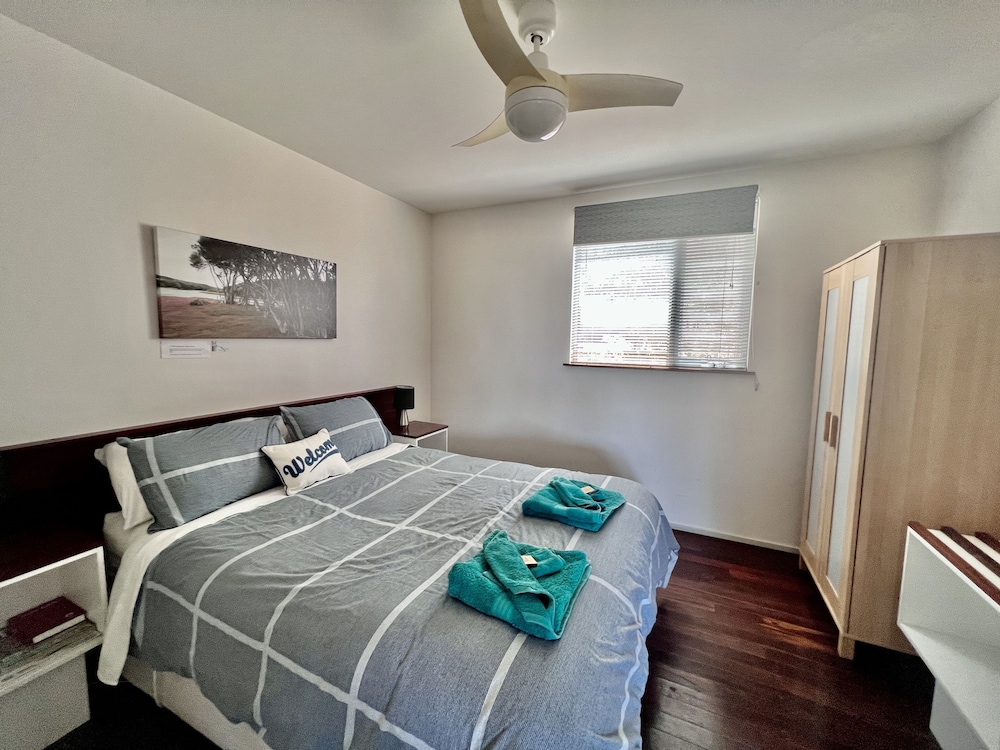 Apartment, 2 Bedrooms, Sea View photo 1