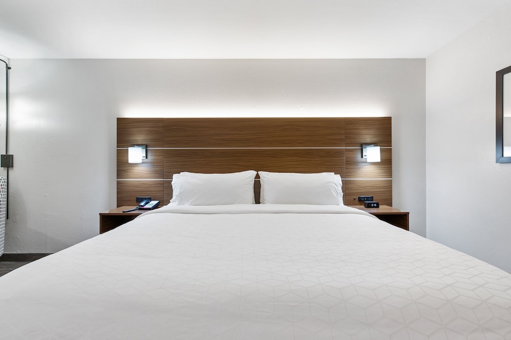 Standard Room, 1 King Bed - Photo 4