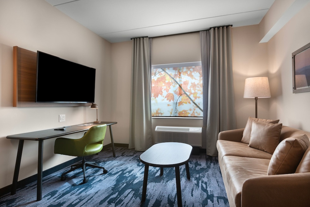 Suite, 1 King Bed (Mobility Accessible, Tub)