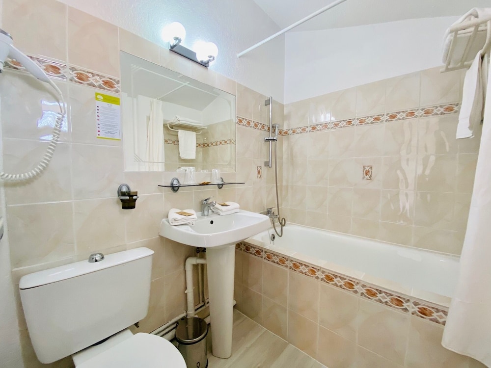 Quadruple Room - Photo 2