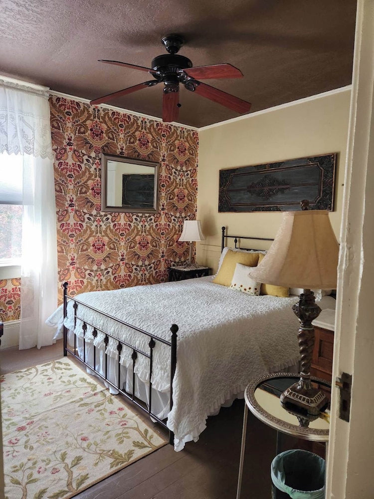 1 Queen Bed With Private Bath Just Steps Outside Room, Full Gourmet Breakfast, Plush Robes photo 2