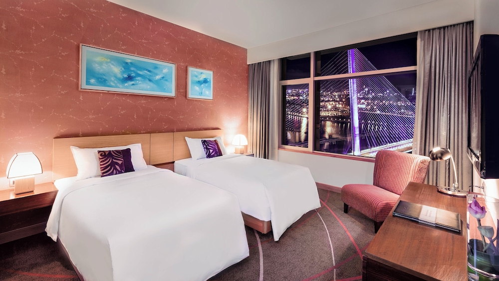 Deluxe Room, 2 Twin Beds, City View, Executive Level photo 3