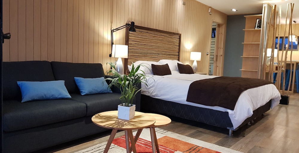 Business Apartment, 1 King Bed with Sofa bed, Beach View photo 3
