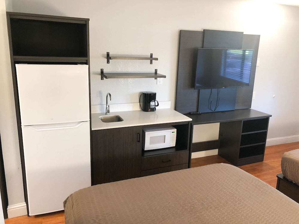 Standard Room, 2 Queen Beds, Non Smoking, Kitchenette - Photo 12