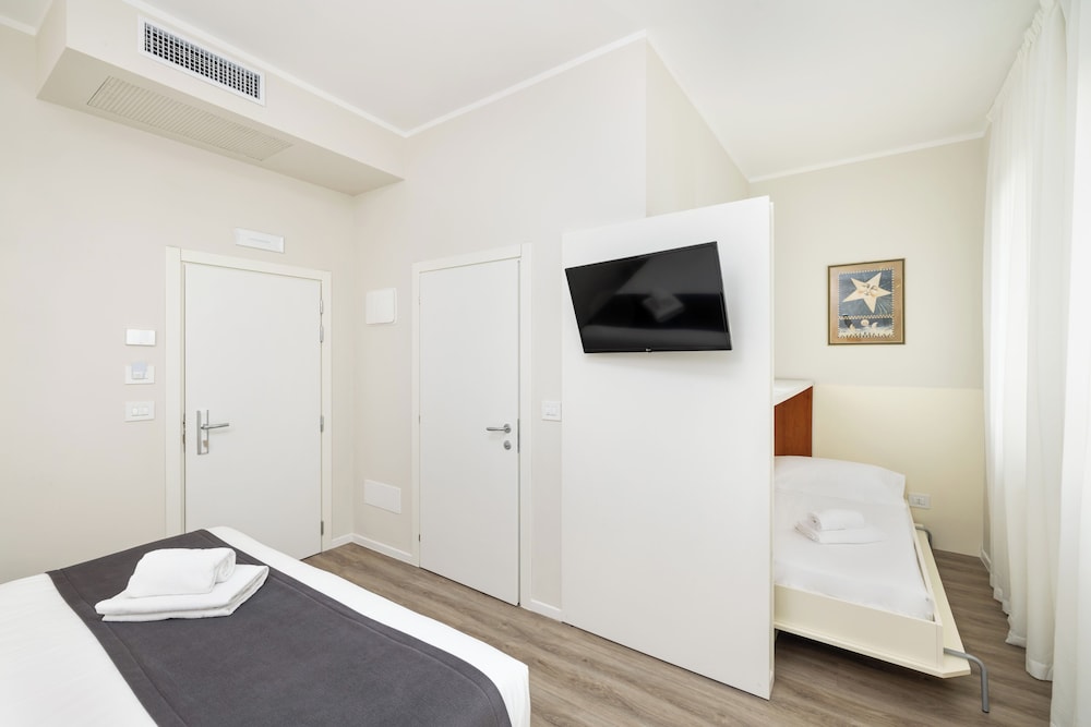 Double Room - Photo 5