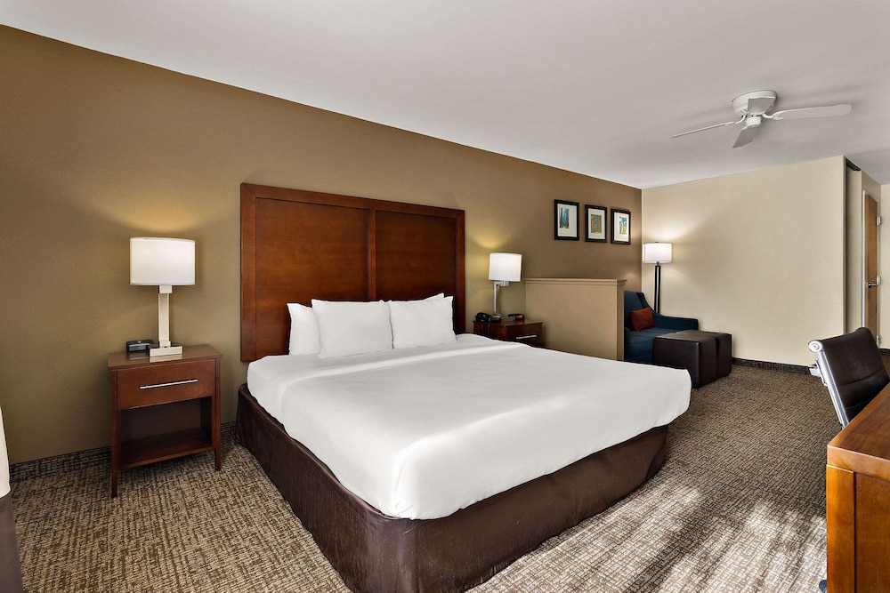 Suite, Non Smoking (1 King Bed) - Photo 2