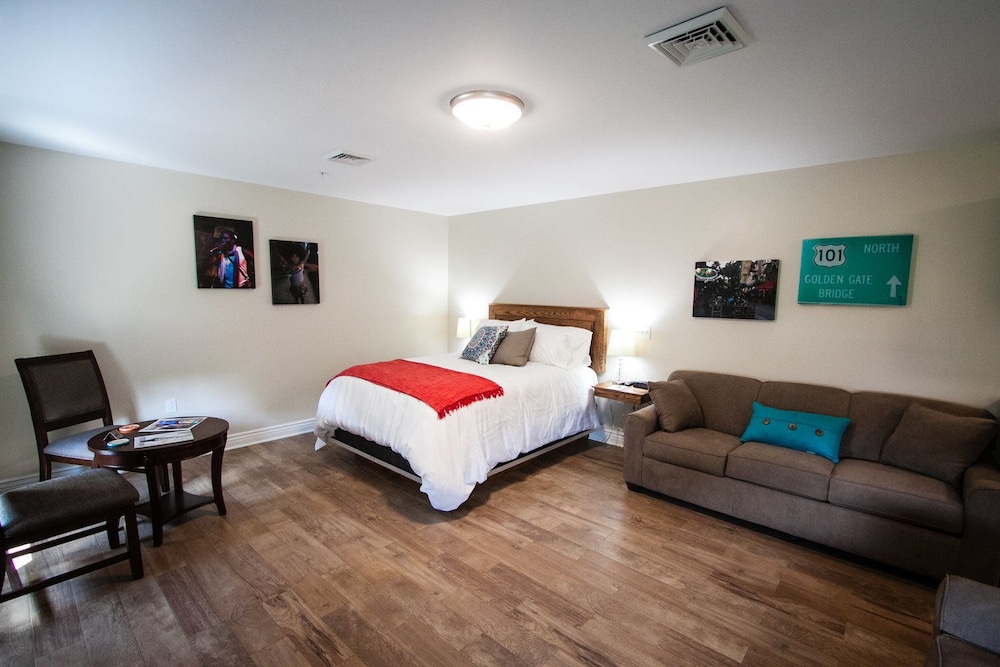 Apartment, 1 Queen Bed with Sofa bed, Kitchenette (203) photo 2