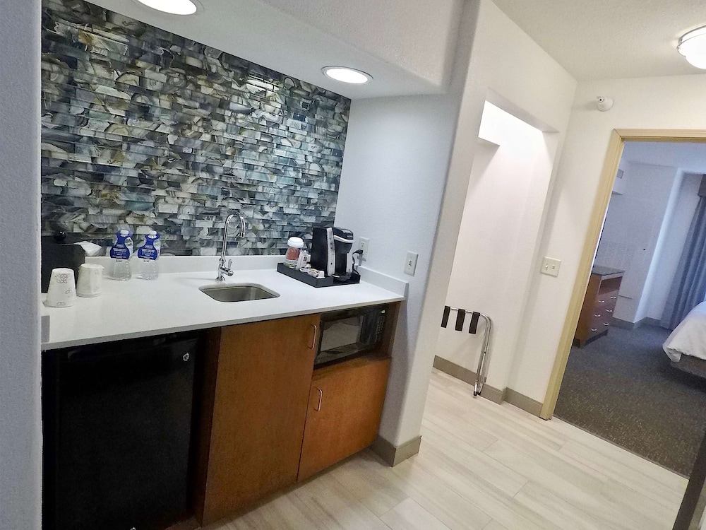 Deluxe Suite, 1 King Bed, Non Smoking - Photo 3