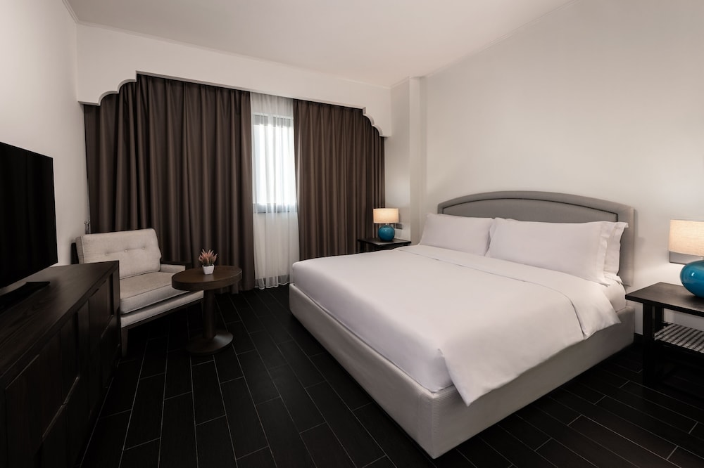 One Bedroom Apartment with Free Shuttle to Beach - Photo 1