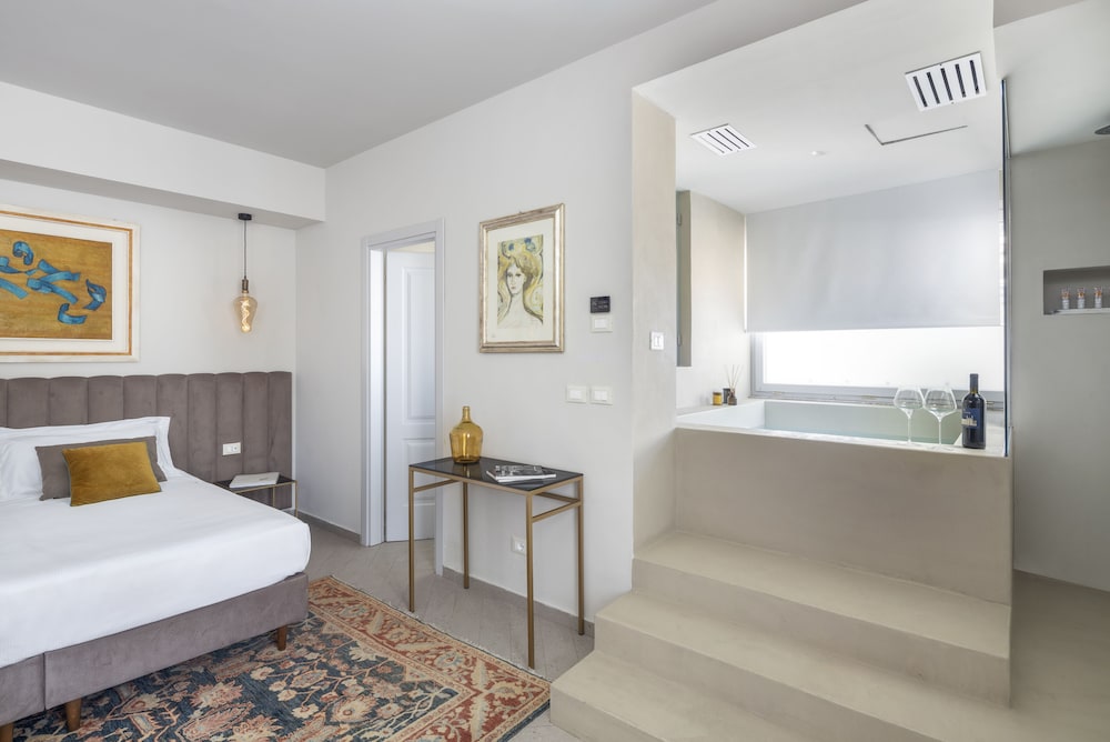 Luxury Room, 1 Bedroom, Private Pool, City View - Photo 5