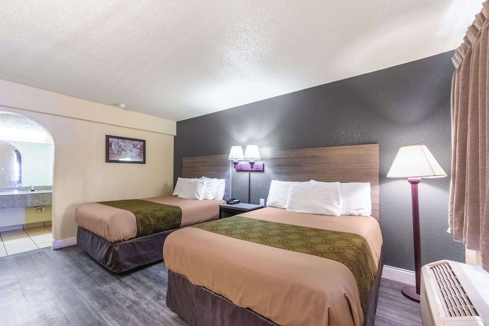Standard Double Room, 2 Double Beds, Smoking - Photo 1