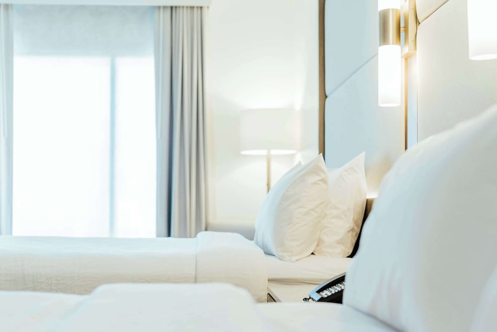 Room, 2 Queen Beds, Accessible, Bathtub