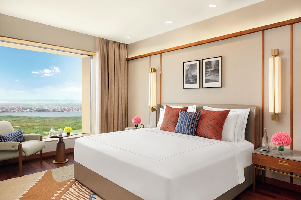 Premium Room, 1 King Bed (Marine Drive View)