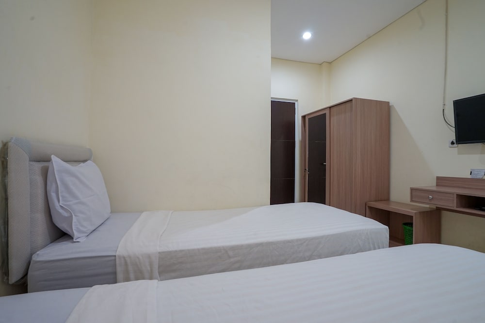 Economy Twin Room - Photo 5