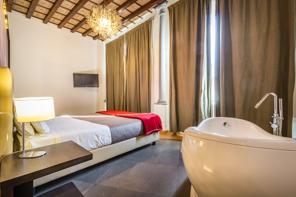 Suite, 1 Queen Bed, Garden View