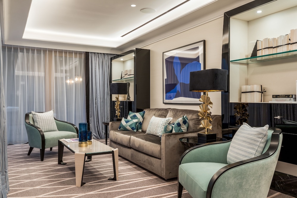 Suite (Celine)